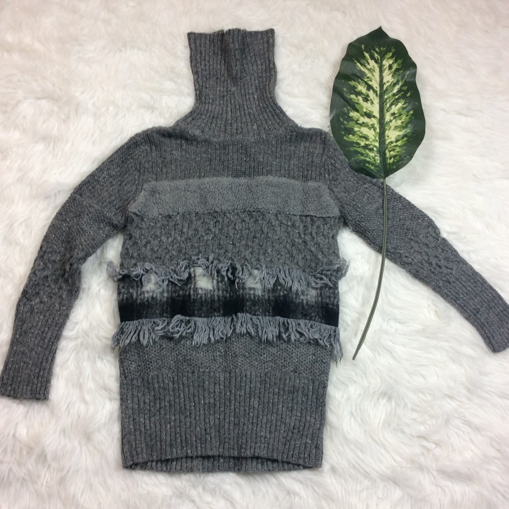 Banana Republic turtle neck sweater size PS